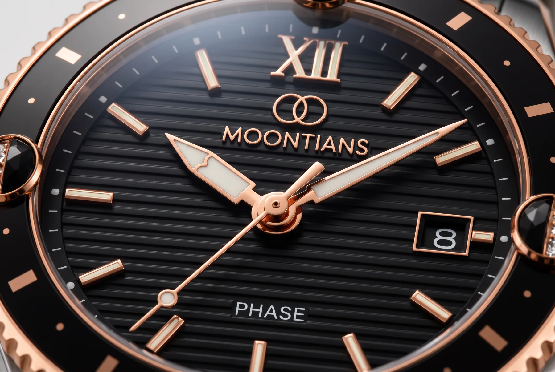 The LD27 sport-luxe dial and hands, PHASE printed below the centre.